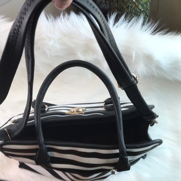 Black and White Mid Size Purse - Picture 8 of 9